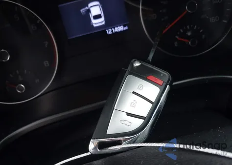 2020 Kia Forte Lxs z USA, uszkodzony, nr VIN 3KPF24AD4LE239592